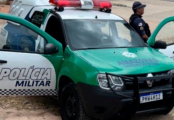 Trio suspeito de vender drogas é preso em beco em Manaus