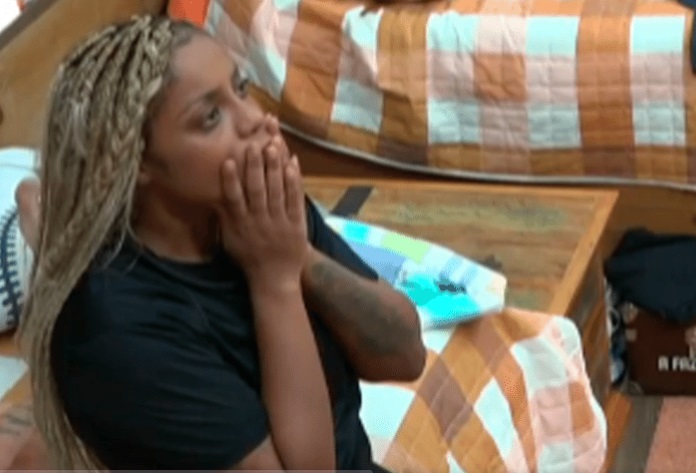 Cariúcha se arrepende de ter puxado Radamés para Baia em A Fazenda