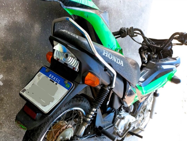 Casal suspeito de assalto é preso ao bater em viatura da polícia durante fuga em Manaus