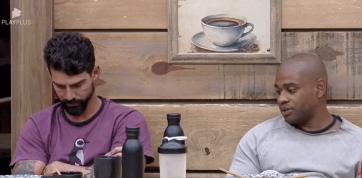 Black desabafa após carro de som em A Fazenda: 'Que merda a gente fez?'