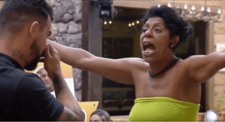Márcia Fu discute com Radamés durante Hora do Faro: 'covarde'