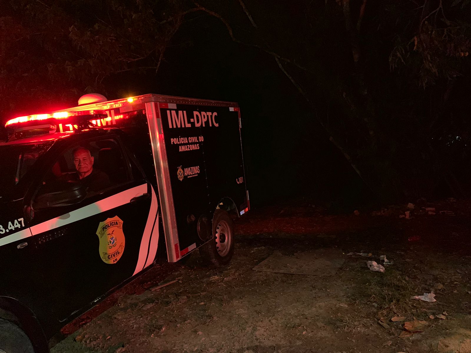 Polícia encontra cadáver após moradores reclamarem de forte odor em área de mata em Manaus