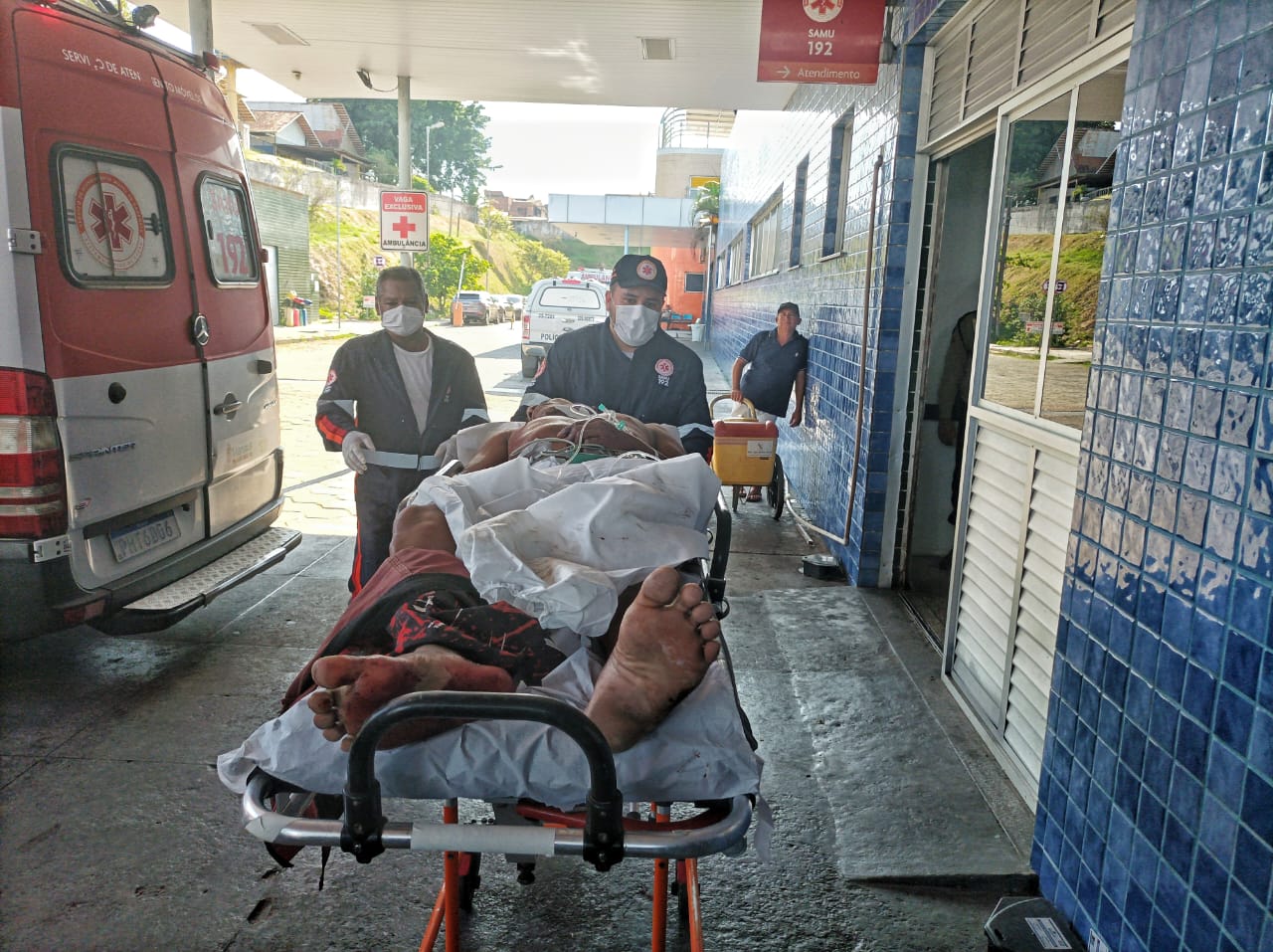 Cliente leva facada no pescoço durante briga em bar de Manaus
