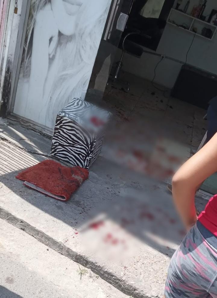 Barbeiro leva tiro no pescoço ao ser atacado por criminosos enquanto trabalhava em Manaus