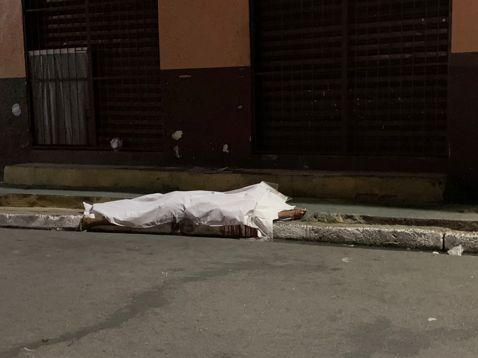 Criminosos executam homem em área vermelha de Manaus