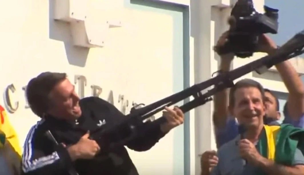 "Fuzilar a petralhada": Zanin envia ação contra Bolsonaro à Justiça Eleitoral
