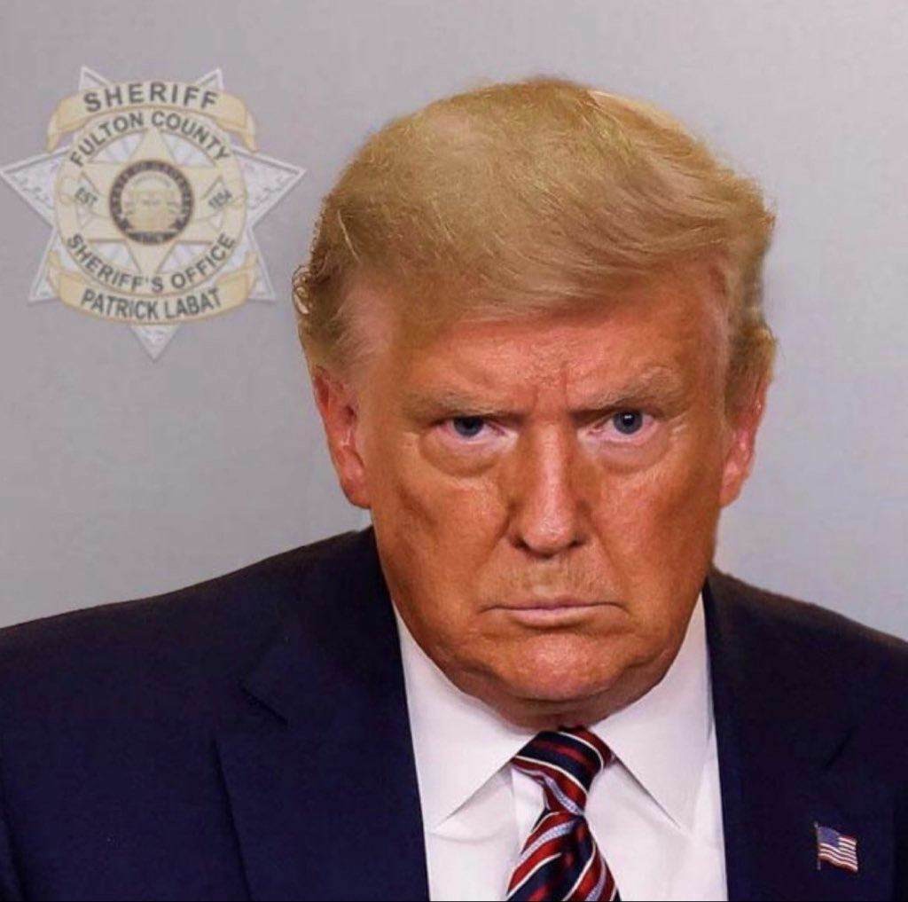 Donald Trump se entrega à Justiça em meio a acusações de fraude nas Eleições de 2020