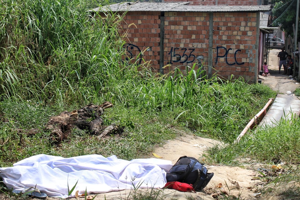 Homem é executado em beco de Manaus