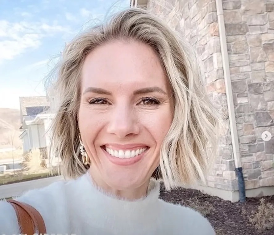 Influencer de dicas de maternidade é presa após filho fugir de casa para pedir água e comida de vizinho