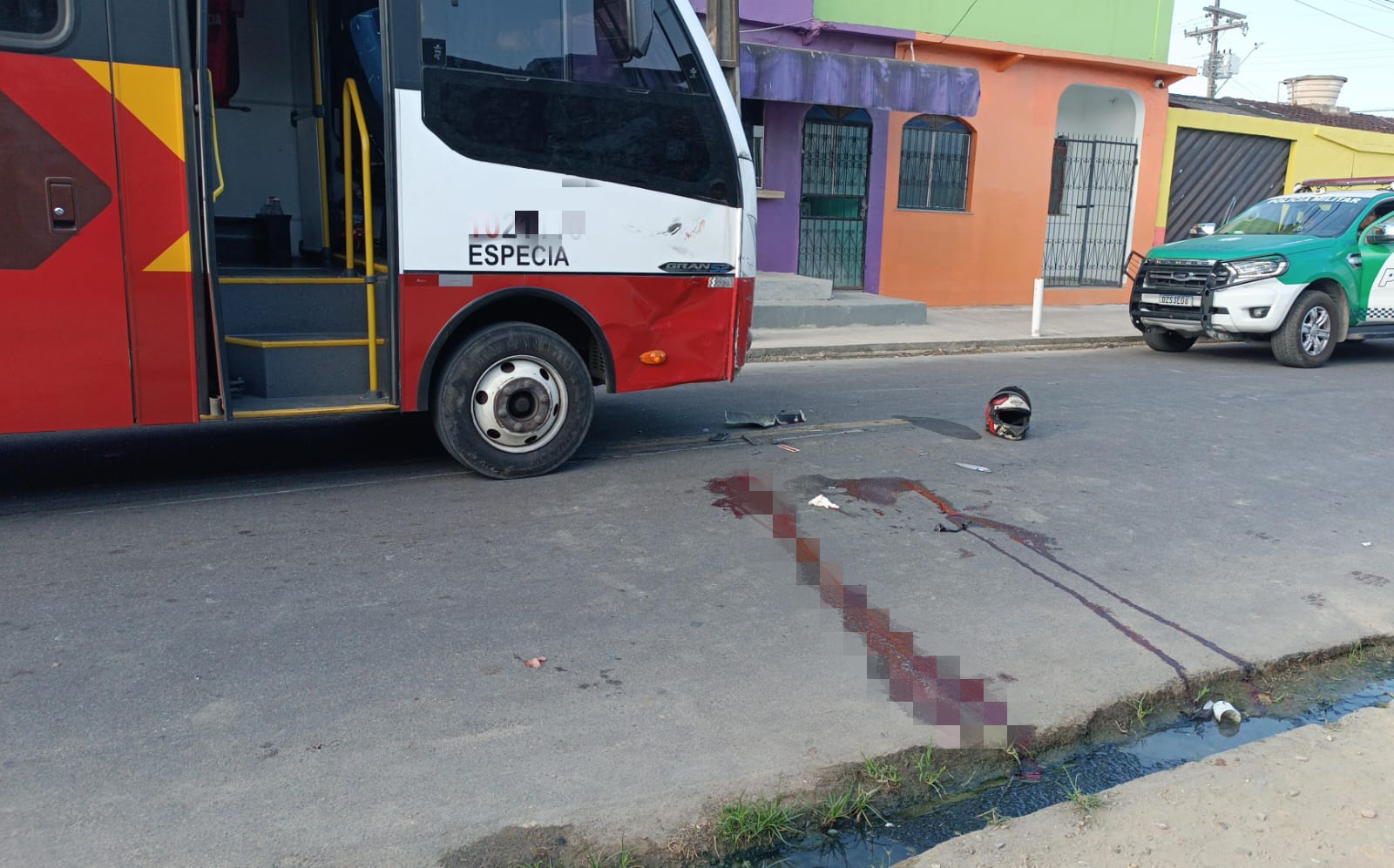 Vigilante morre em acidente entre moto e rota enquanto voltava do trabalho em Manaus
