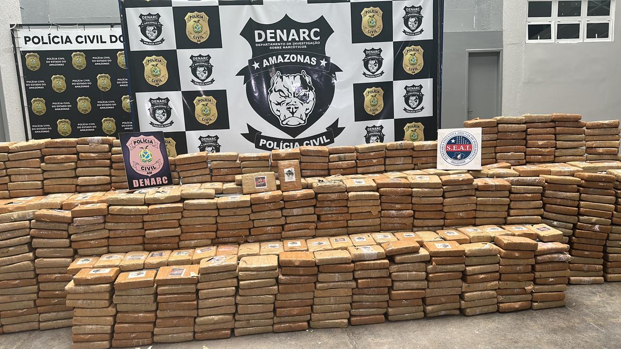 Idoso é preso transportando meia tonelada de drogas em caminhão em Manaus