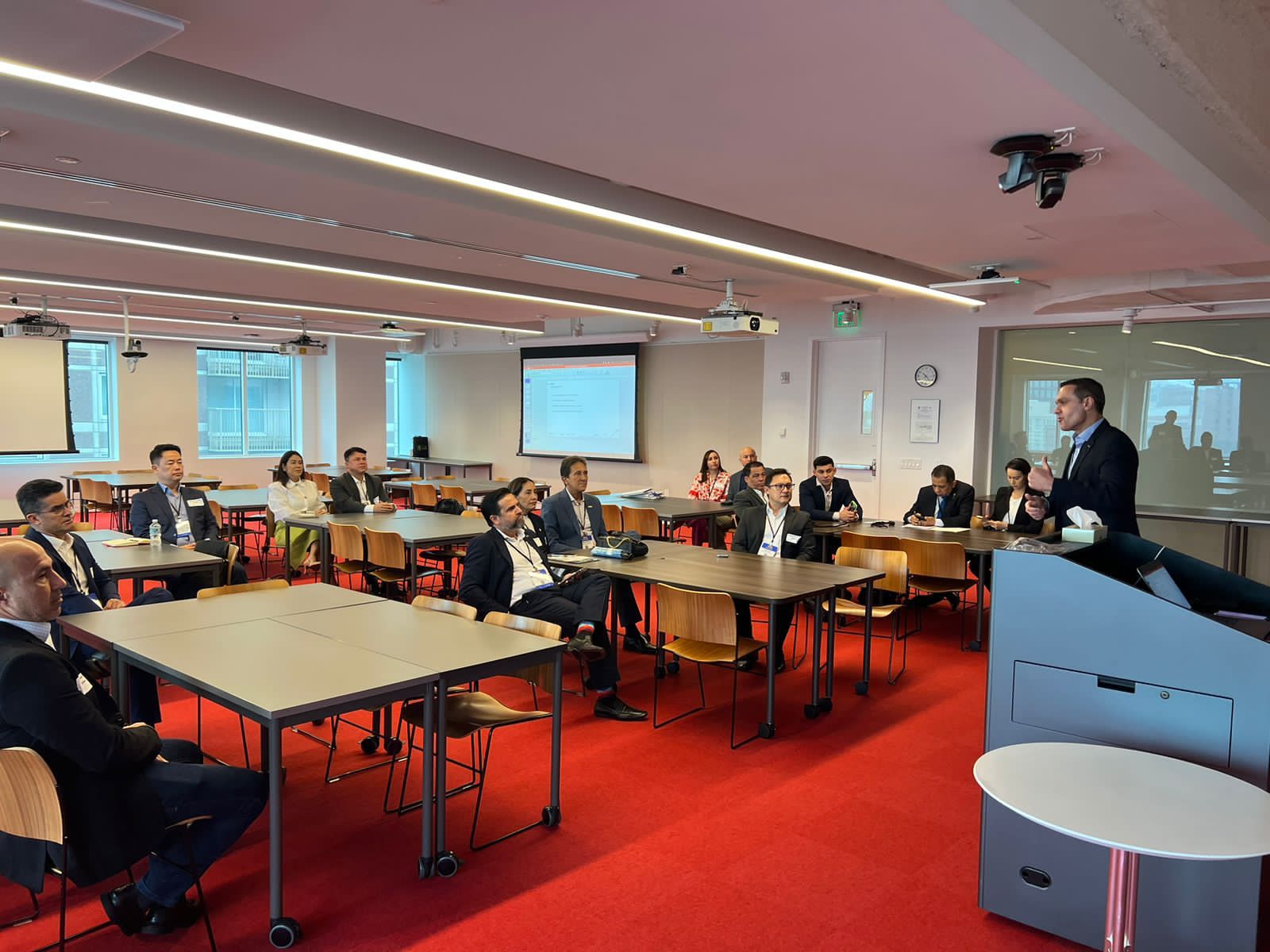 Prefeito de Coari participa de programa internacional para inovações no município