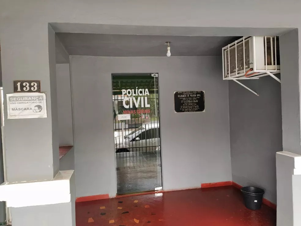 Menina de 4 anos pula de caminhonete em movimento para escapar de agressões da mãe