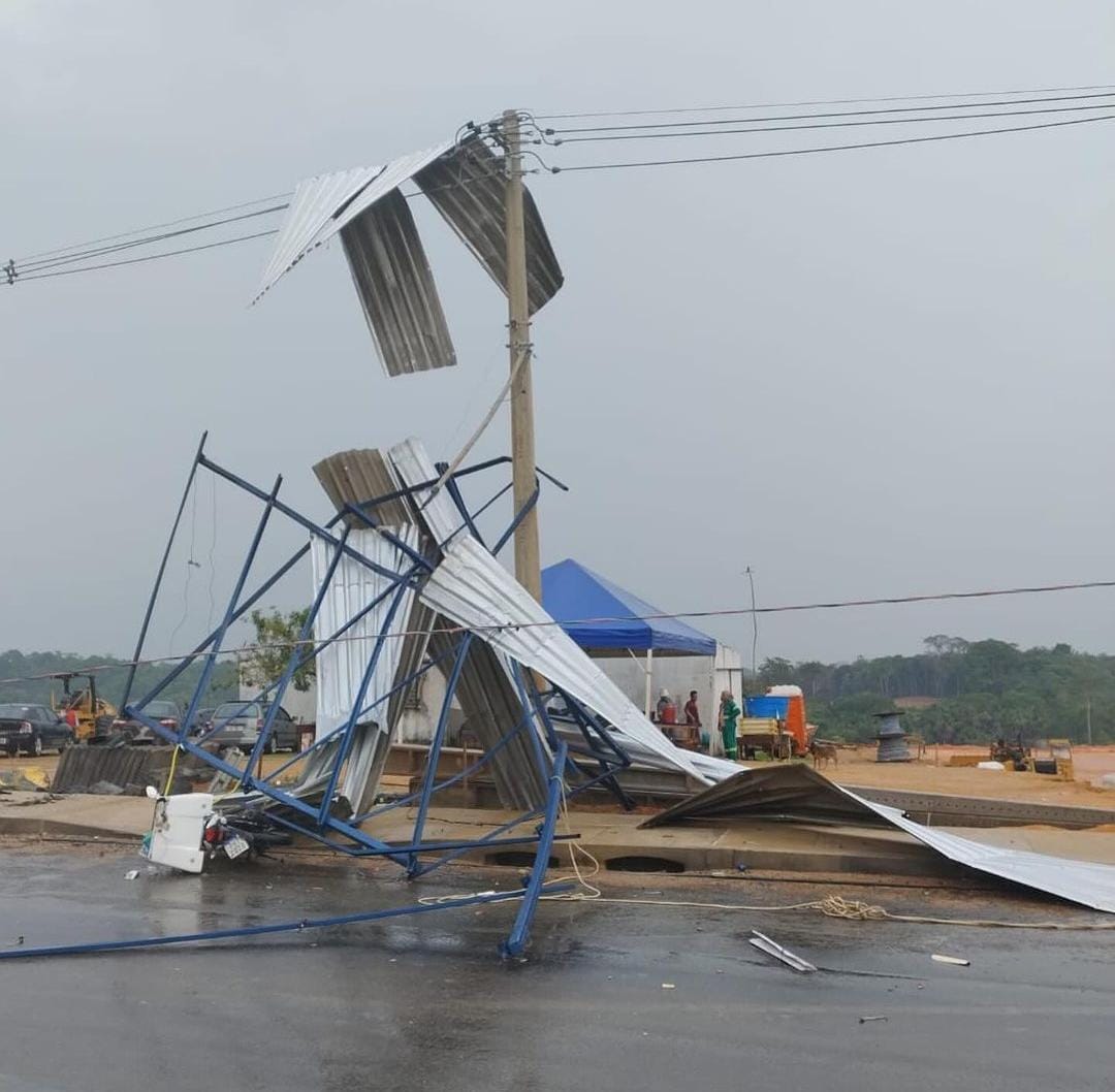 Temporal deixa mais de 15 bairros de Manaus sem energia