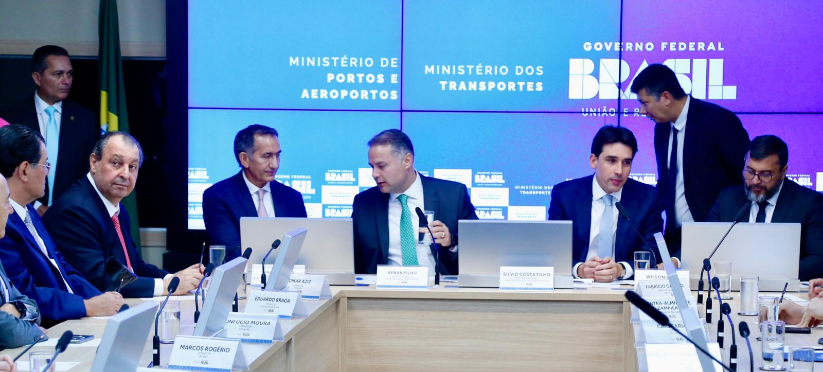 Omar Aziz cobra pavimentação da BR-319 e culpa Marina Silva por isolamento do Amazonas