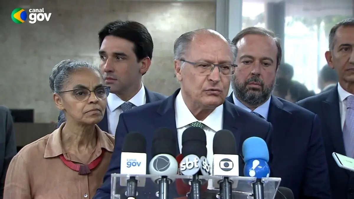Geraldo Alckmin e ministros visitam Manaus para tratar efeitos da seca histórica no Amazonas