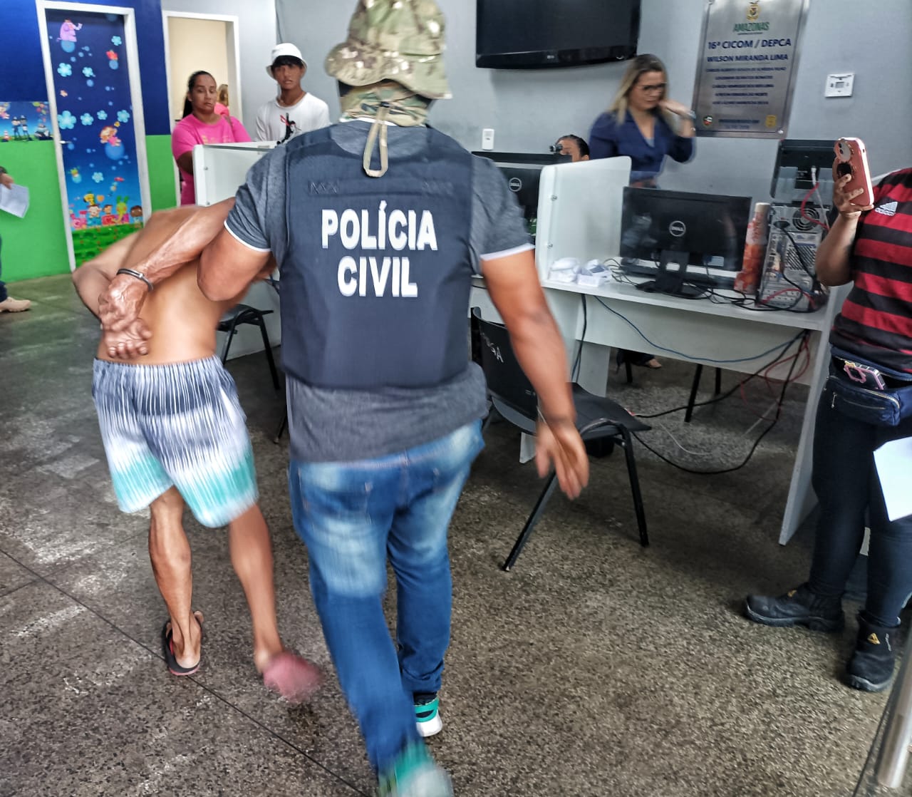 Padrasto é preso por estuprar enteada por 3 anos em Manaus