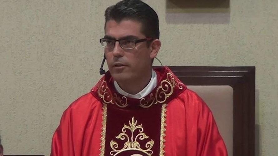 Padre pede para sair da Igreja ao descobrir que será pai