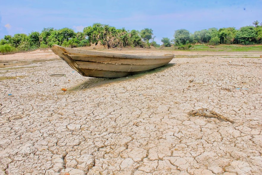 Rio Negro seca 26 cm e fica a menos de quatro metros da menor cota dos últimos 122 anos 