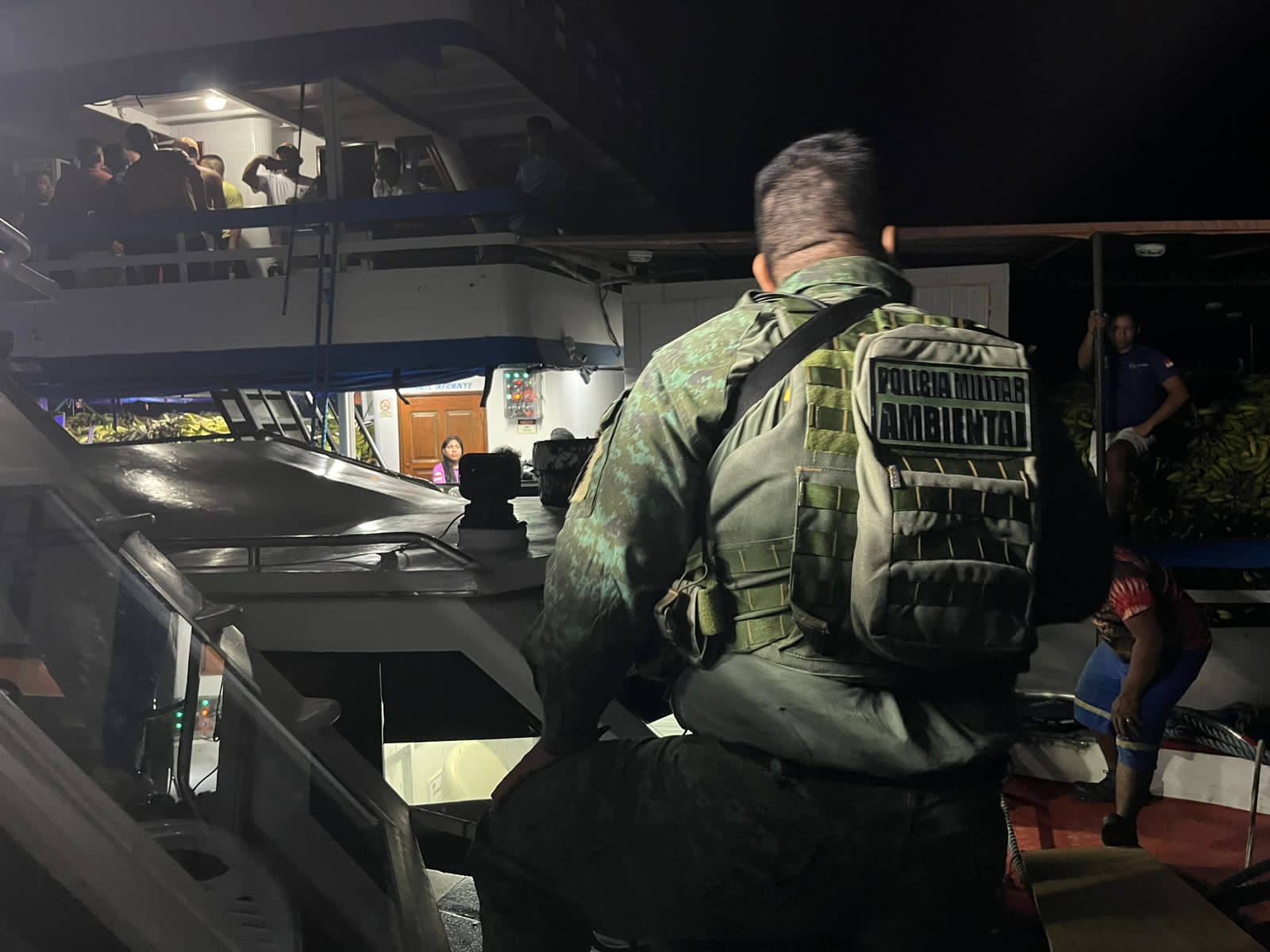 Passageiros ficam feridos após lancha bater em banco de areia no Amazonas