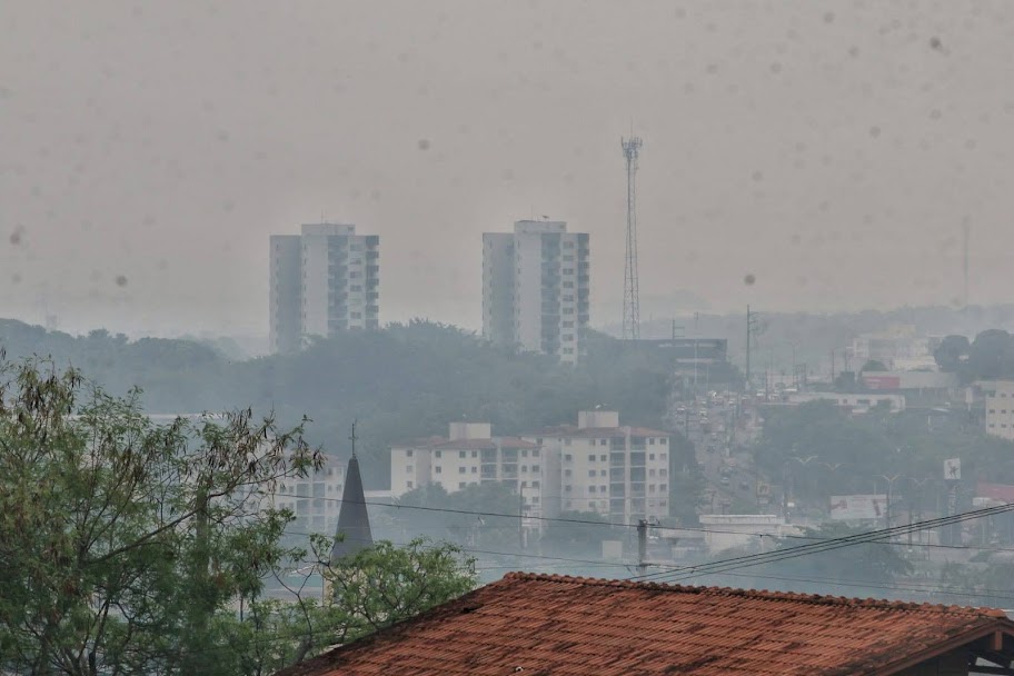 Com fim das chuvas, Manaus volta a ser encoberta pela fumaça neste domingo