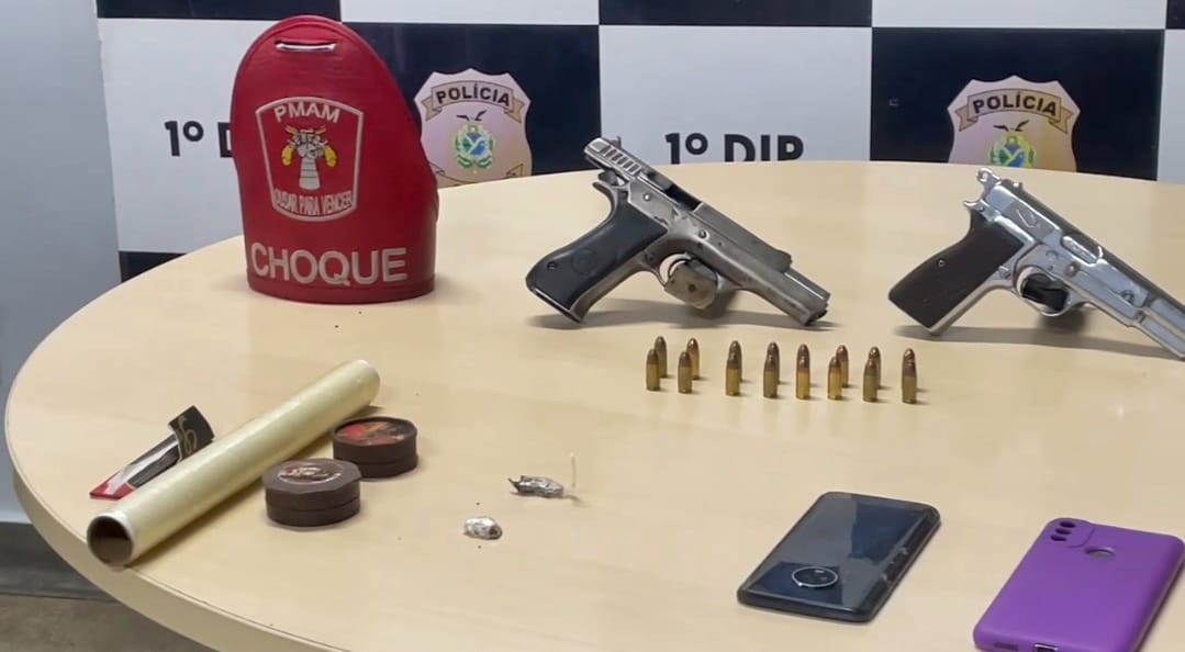 Membros de facção são presos com arma em Manaus