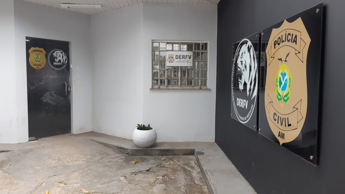 Dupla é presa por série de furtos de carros em Manaus; suspeitos seduziam vítimas