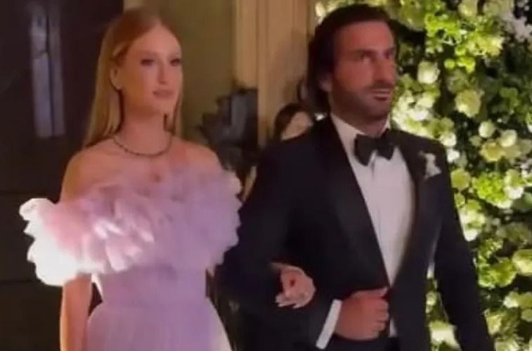  Marina Ruy Barbosa fica noiva de empresário após 3 meses de namoro