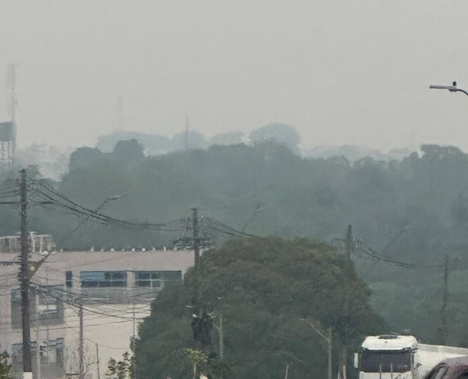 Em um dia, Amazonas registra mais de 200 queimadas e fumaça volta a encobrir Manaus
