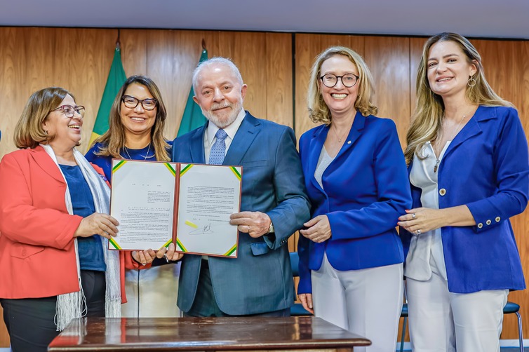 Lei que prevê pensão para filhos de vítimas de feminicídio é sancionada