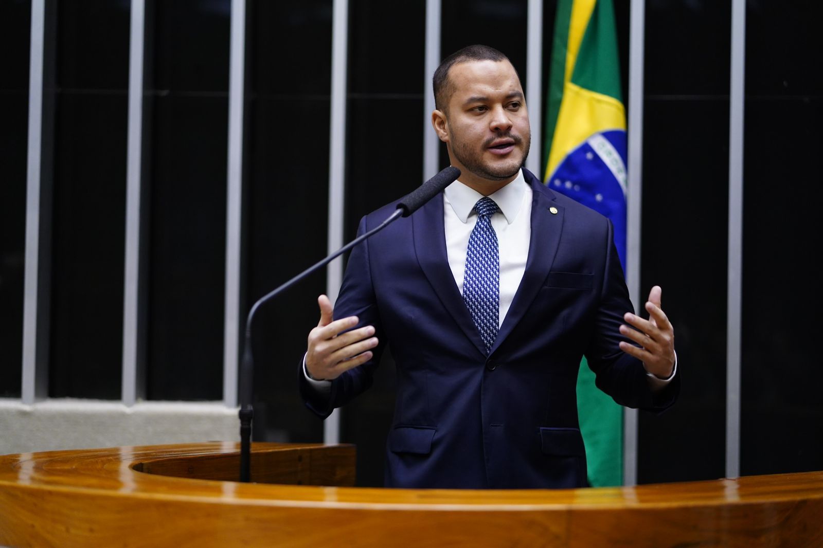 Adail Filho garante antecipação do Seguro Defeso para pescadores do Amazonas