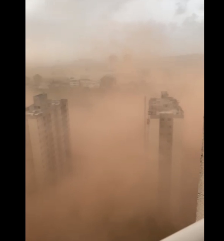 Destelhamentos são registrados durante forte ventania em Manaus