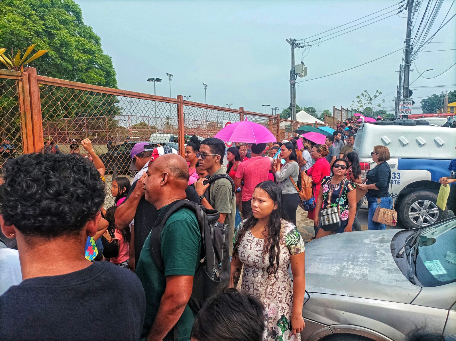 População enfrenta grande fila para agendar nova carteira de identidade em Manaus