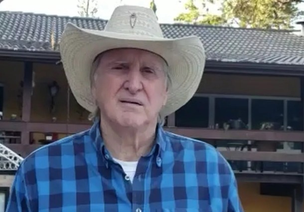 Sérgio Reis aciona Justiça por indenização de R$ 4,7 milhões contra condomínio