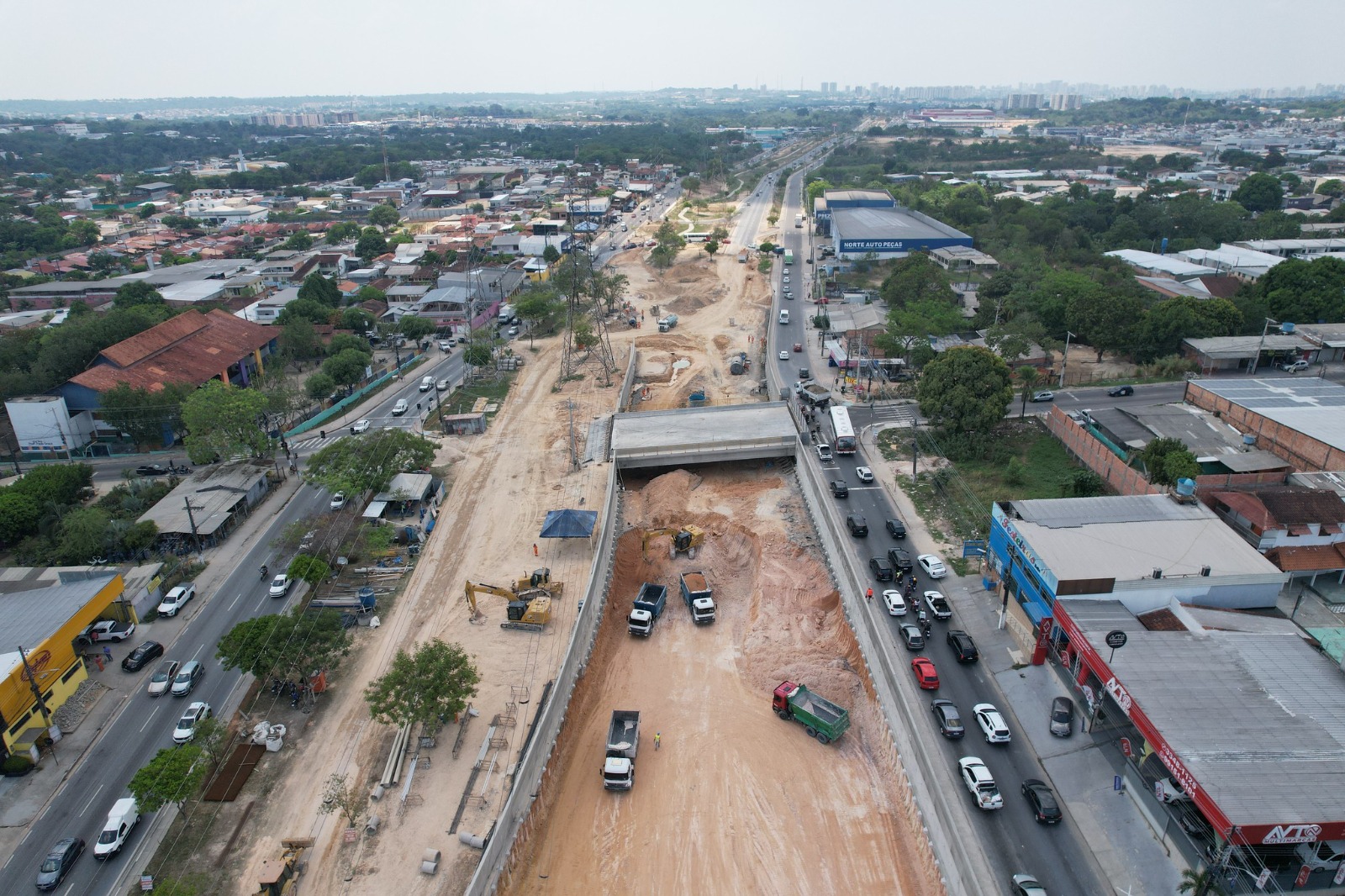 Viaduto na Avenida das Torres recebe nova rede de drenagem profunda em Manaus