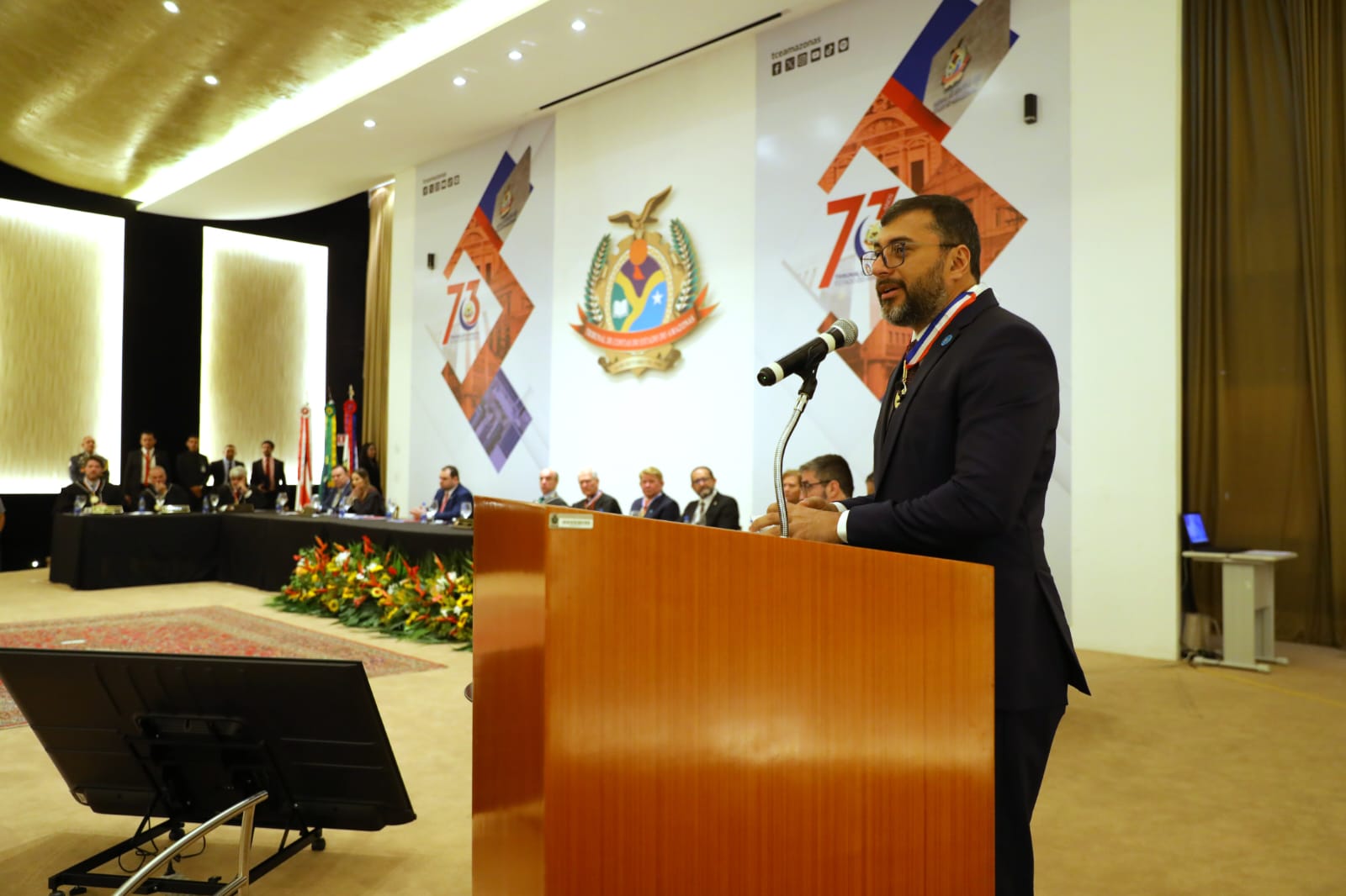 Wilson cita avanços na transparência e economia do Estado ao ser homenageado no TCE-AM