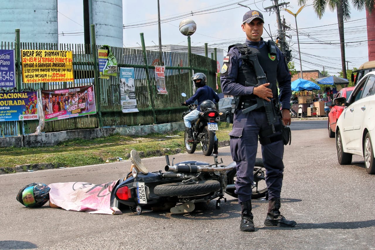 Motociclista assassinado em rotatória de Manaus é identificado