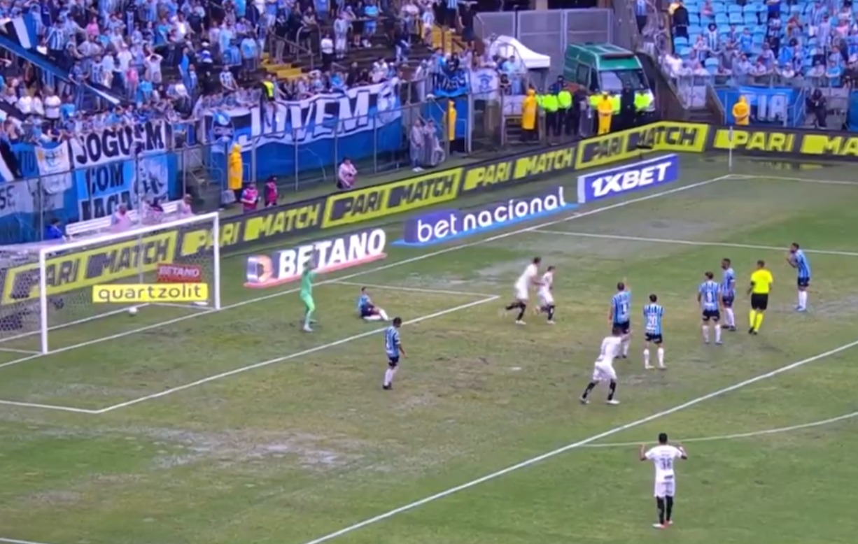 Grêmio perde para o Corinthians em casa, mesmo com um a mais