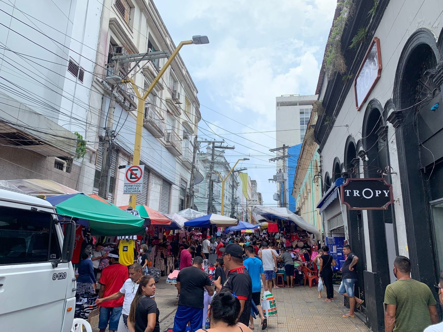 Confira horário de funcionamento do comércio em Manaus nos feriados de amanhã e do dia 20