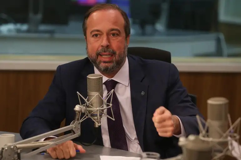 Ministro defende retorno do horário de verão com foco no impacto econômico