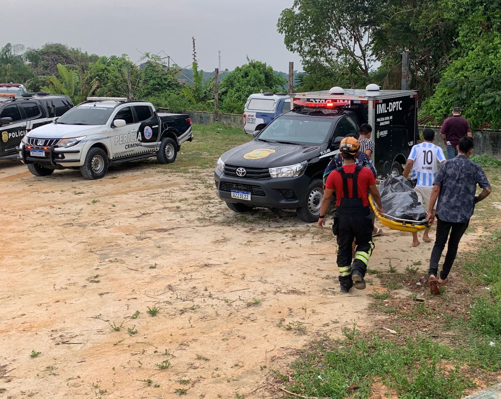 Com saco na cabeça, jovem é encontrado em decomposição em matagal de Manaus