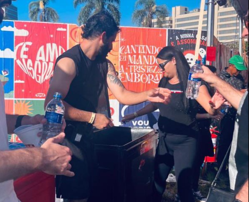 Governo publica portaria que obriga distribuição gratuita de água em eventos em dias de calor