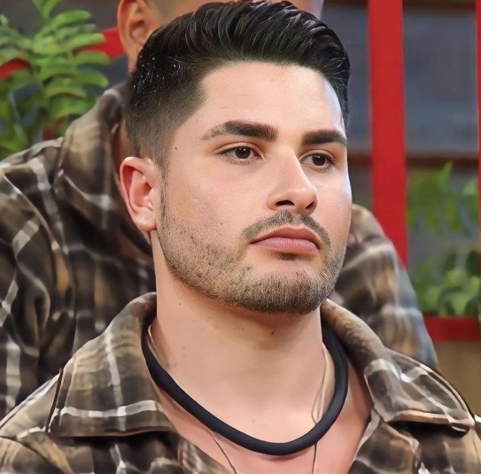 Lucas Souza desiste de A Fazenda 15