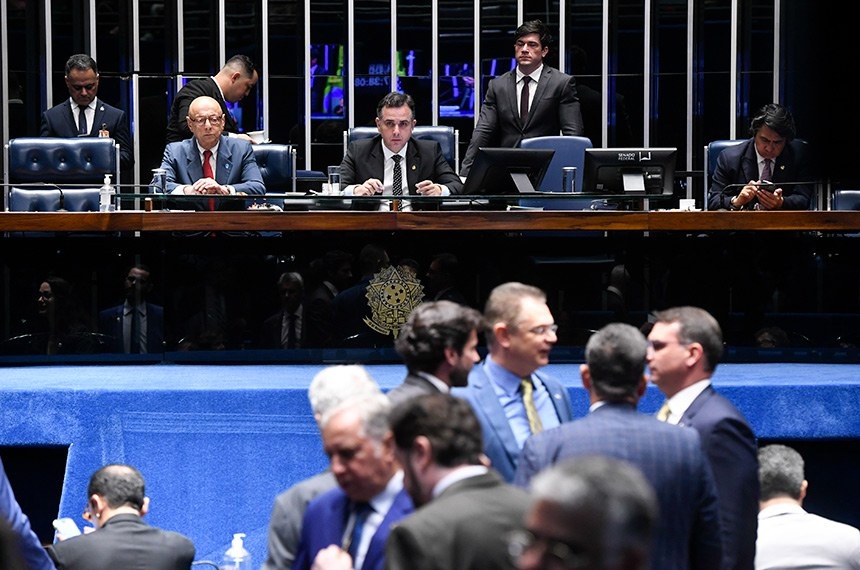 Senado aprova PEC que limita decisões monocráticas em tribunais