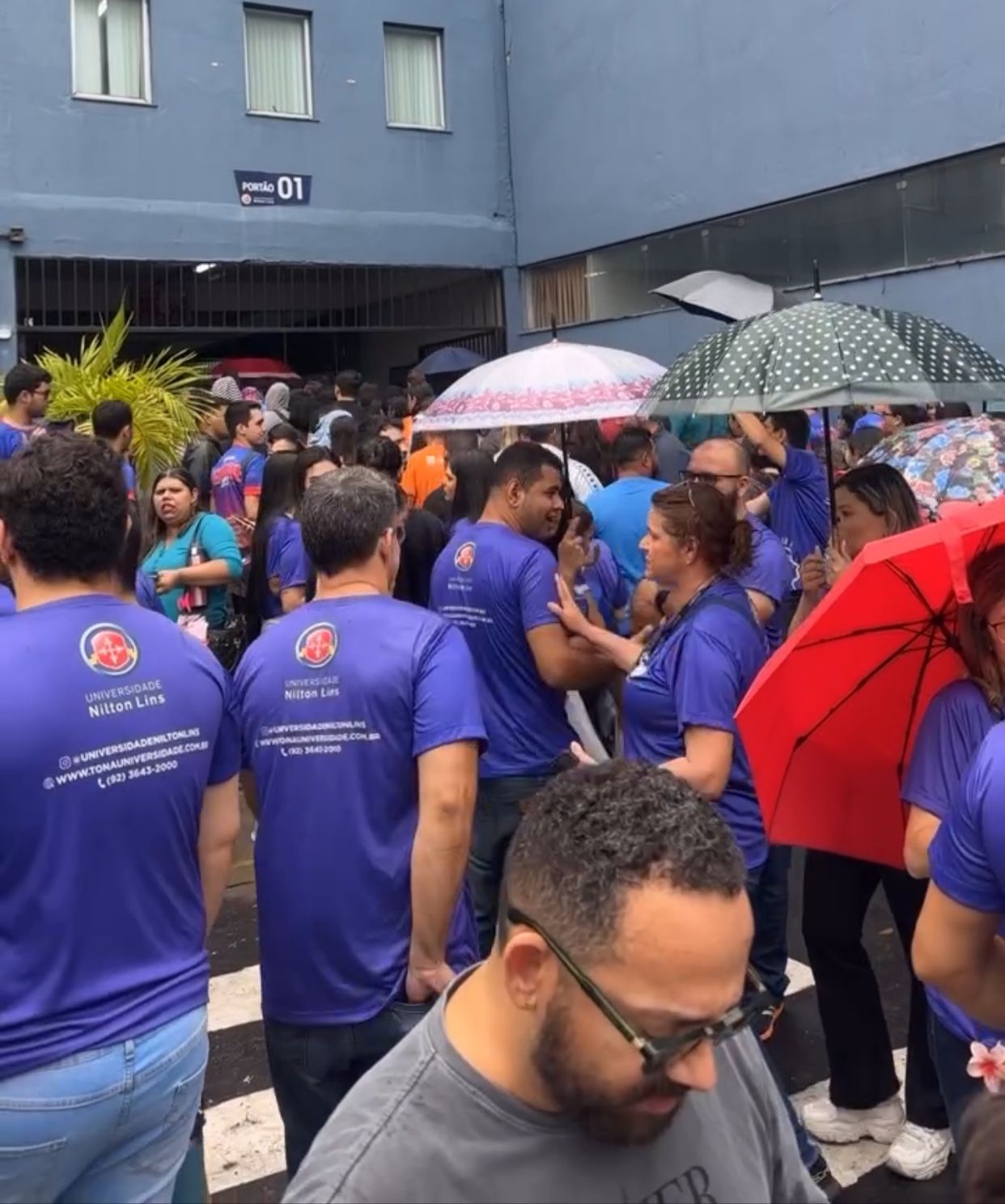 Enade: Alunos enfrentam chuva para realizar prova em Manaus 