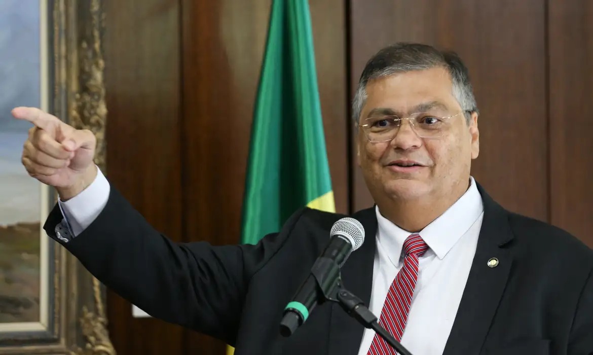 Dino agradece Lula por indicação ao STF e diz que vai buscar apoio de senadores