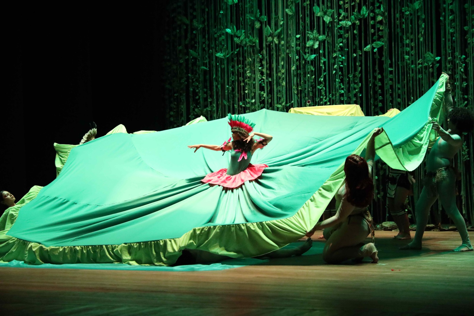 Projeto escolar ‘Criando Cenas’ é apresentado no Teatro Amazonas