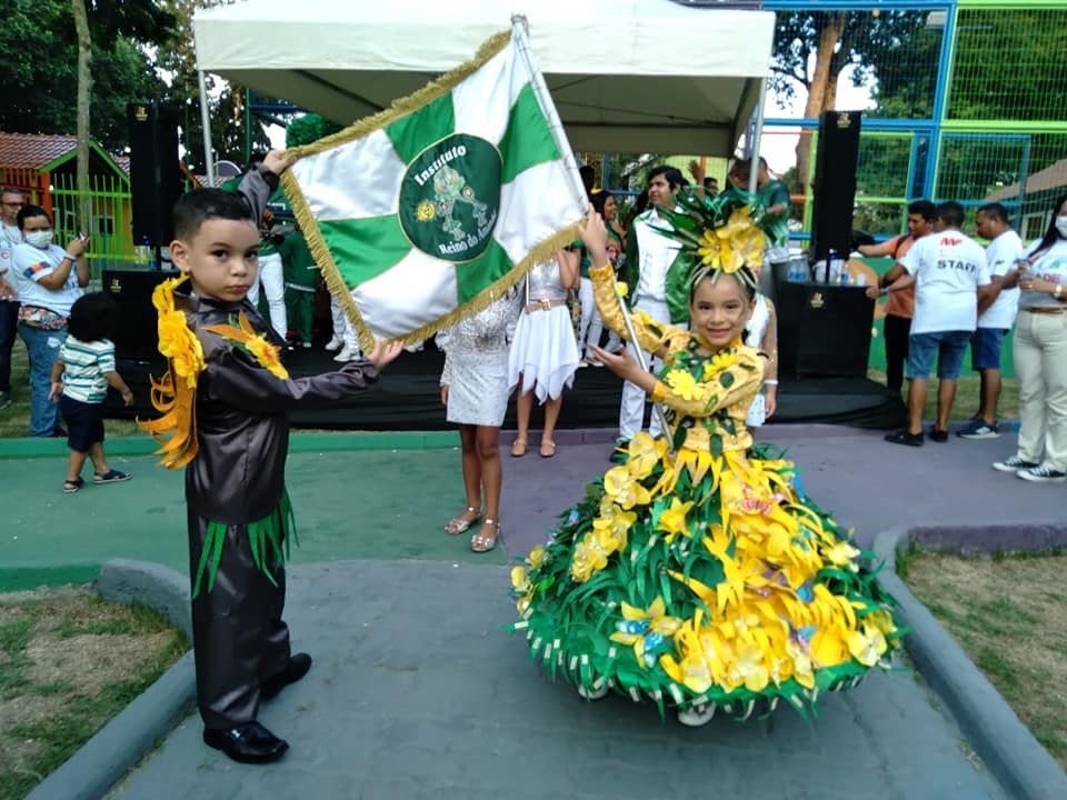 Instituto Reino do Amanhã encerra ano com desfile no Morro da Liberdade em Manaus