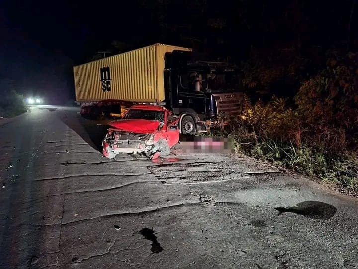 Mulher morre em acidente entre carro e carreta na AM-010
