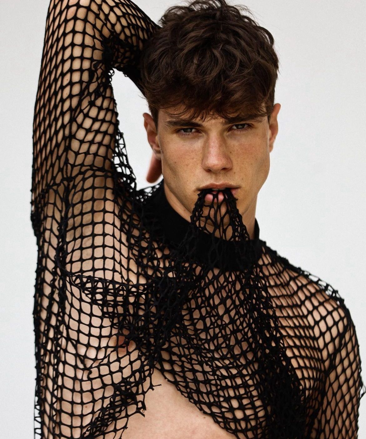 Eleito o ‘homem mais bonito da Itália’, modelo deixa carreira para virar padre